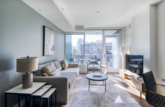 Beautiful Gaslamp 1BR w/ Gym, Sauna & W/D, nr shops, by Blueground
