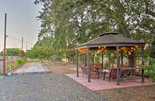 Beautiful Gated Winemaker’s Estate 1 mi to Historic Sonoma Town Square