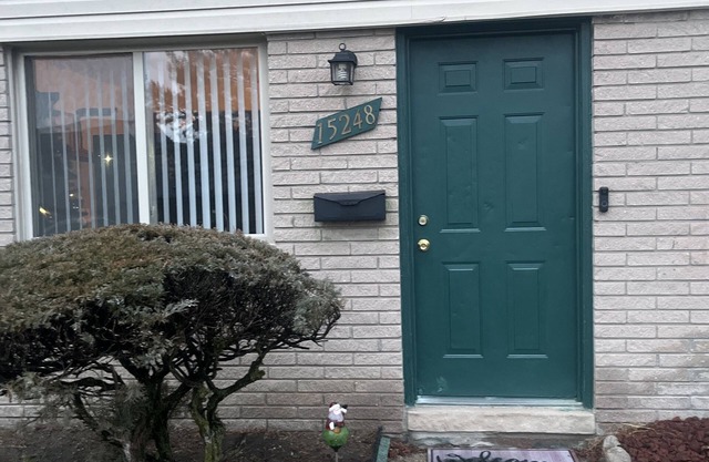 Beautiful get away right outside Detroit, peace of mind. Lots of attractions