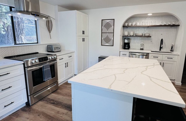 Beautiful Golf Course Home CDA Nest