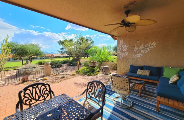 Beautiful Golf Course Home w/Mtn Views, Gas Grill, Shared Pool/Hot Tub - Dog OK