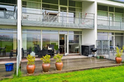Beautiful Ground-Floor Holiday Apartment With A Sea View,