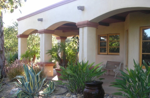 Beautiful Guest House with spectacular views of Hillside Avocado Orchards