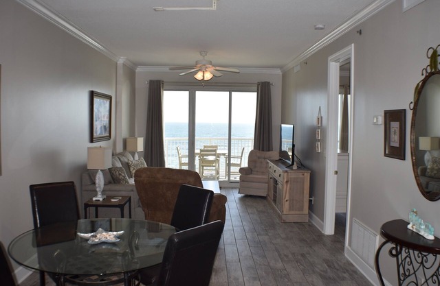 # 504 - Schöne Golffront 5. Etage / 2BD 2BA / Großer Balkon / Keyless Entry