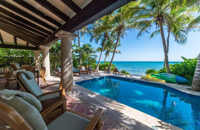 5 SZ Neu renovierte Villa im Hacienda-Stil mit Pool am Strand und zentralem AC-WLAN