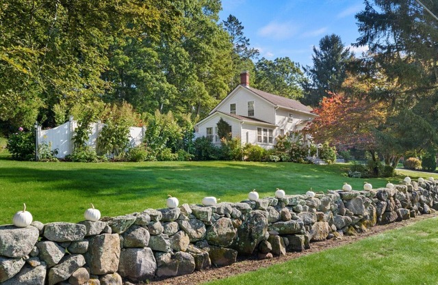 Beautiful Haversham Compound-Farmhouse, Cottage and Game Room!
