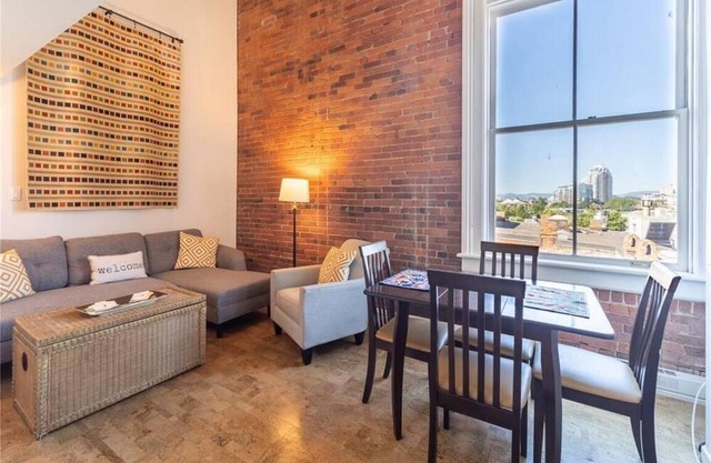Beautiful heritage loft in the heart of Victoria!