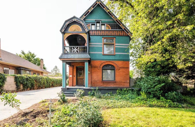 Beautiful historic manor! 5 bed 5 baths! - 10 minutes from downtown SLC