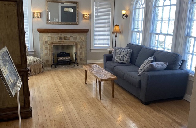 Beautiful historic remodel & newly furnished - easy access to the best of OKC
