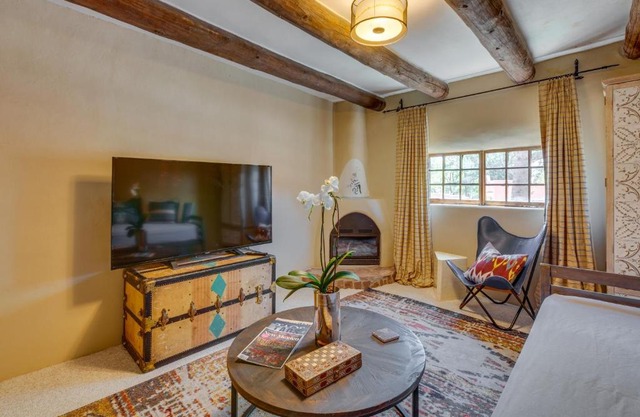 Beautiful Historic Adobe Home about 3 Mi to Taos Plaza