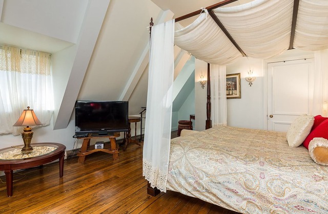 Beautiful historical Villa in the heart of La Malbaie