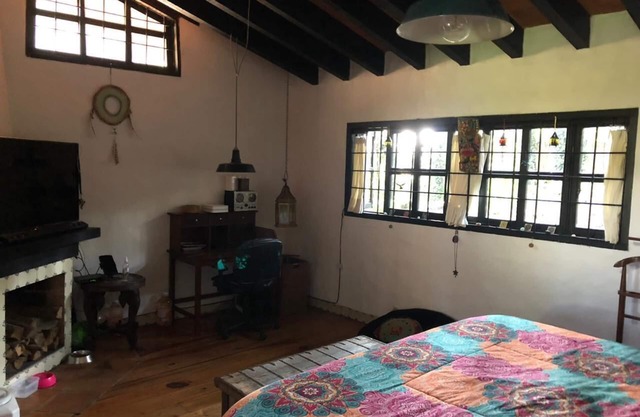 schönes Haus in der Mitte des großen Gartens. 3 Schlafzimmer 2 Badezimmer im Wald