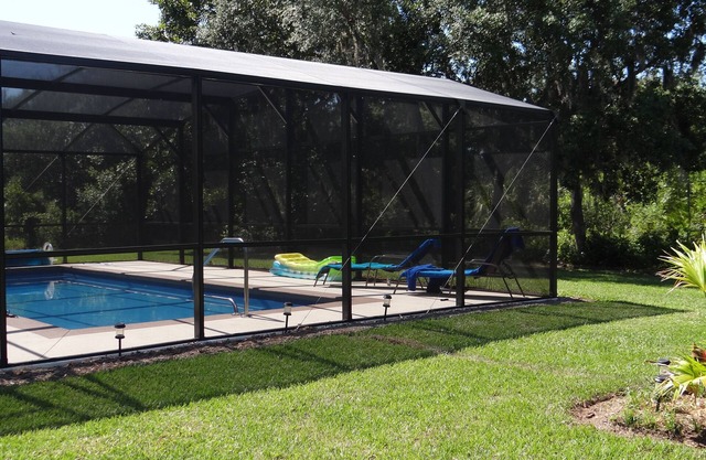 Schönes neues Ferienhaus mit privatem Pool im Garten für 6 Personen