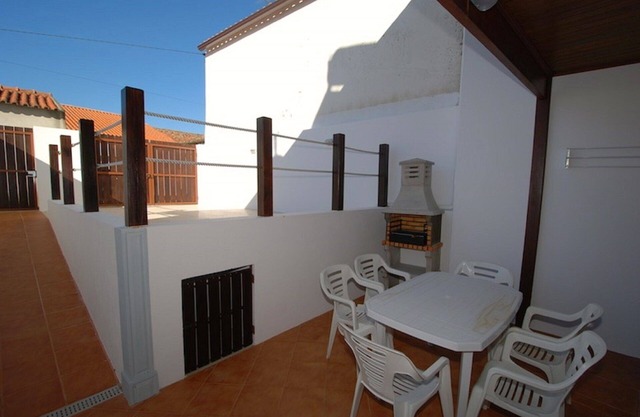 Schönes Ferienhaus mit Holzinterieur, in der Nähe zum Strand und Golfplätze