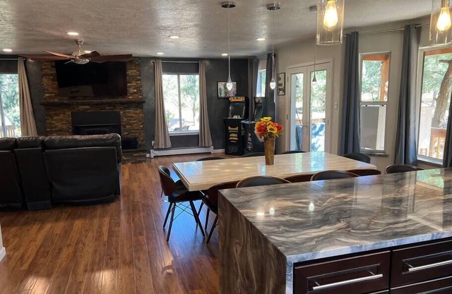Beautiful Home & View- Mountain View Estates North
