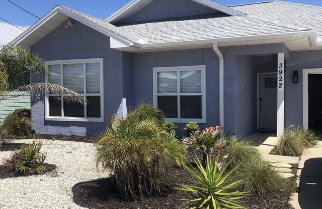 Beautiful home 2 blocks off of the beach