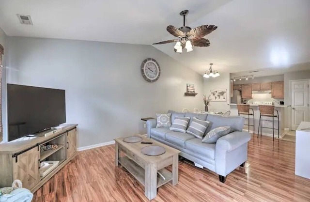 Beautiful Home 2 mins from MCAS Cherry Point and only 15 miles from the beach!