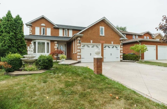 Beautiful Home 4 Bed, 3 bath, garage, backyard!