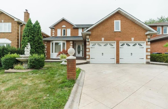 Beautiful Home 4 Bed, 3 bath, garage, backyard!