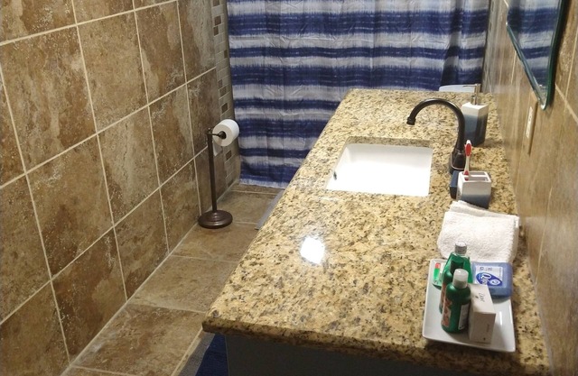 Beautiful home away from the city. Room is cozy and comfortable.