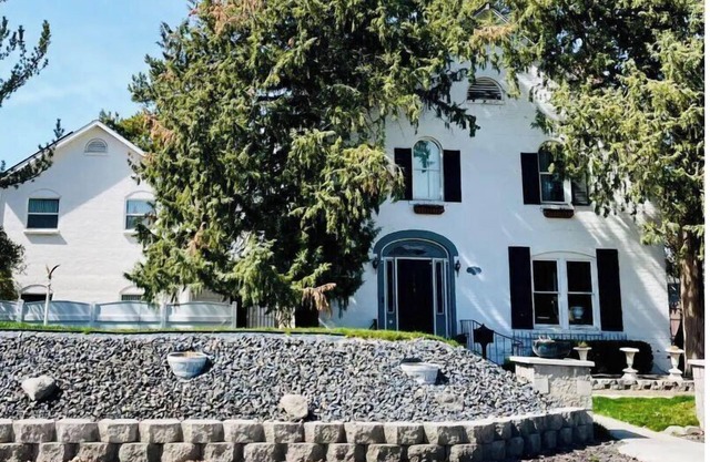 Beautiful home, historic property- downtown Nampa
