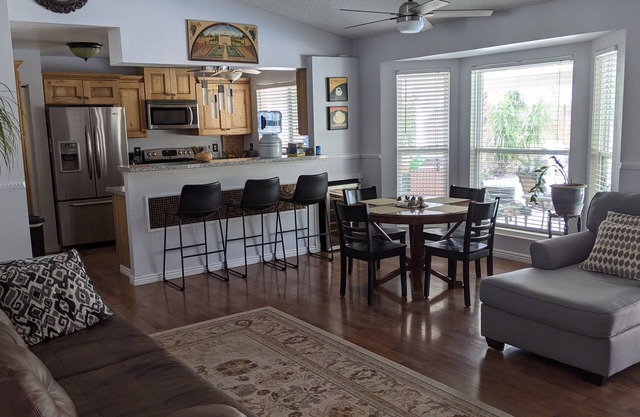Beautiful Home - Hot Tub & Quiet Area Near Scottsdale & Phoenix
