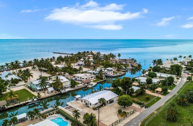 Beautiful Home in a Great Neighborhood with Ocean Access and Boat Ramp on Property