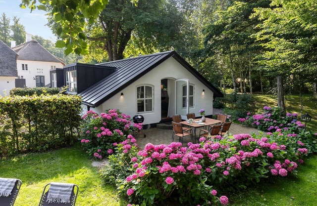 Beautiful home in Aabenraa with house sea view