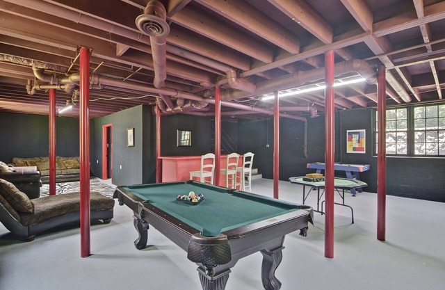 Beautiful home in East Cobb, with a game room and close to Truist Park.