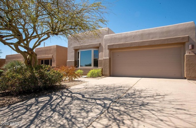 Beautiful home in North Scottsdale on Golf Course!