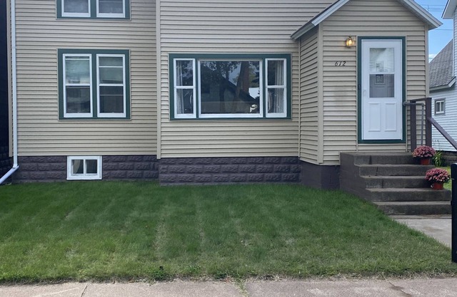 Beautiful Home in Ontonagon - 2 blocks from Lake Superior