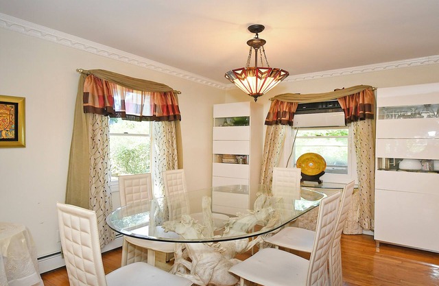 Beautiful home in Roslyn Historic Village