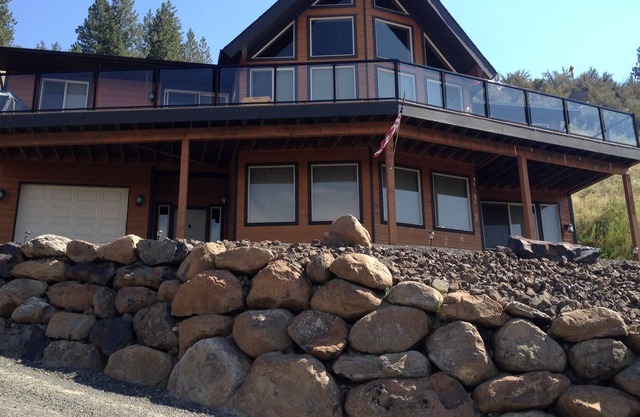 Beautiful home in Seven Bays with gorgeous views of Lake Roosevelt