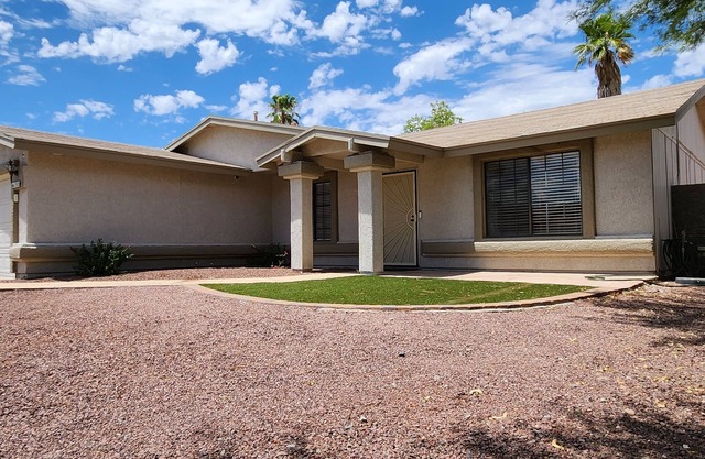 Beautiful Home in South of Tucson. Near to shopping center and Intern. Airport