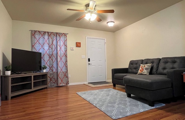 Beautiful Home in West Plains, 2Bed 2Bath, New Furniture