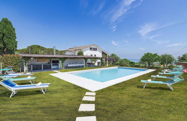 Villa James