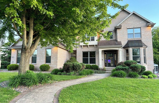 Beautiful home near Lambeau Field in quiet subdivision