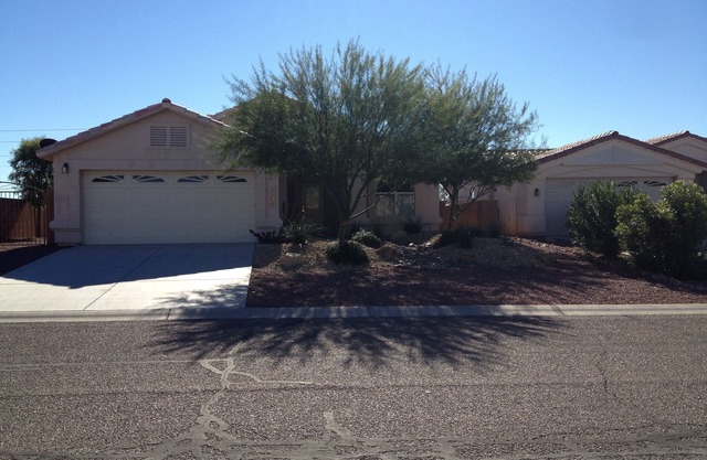 Schönes Haus in der Nähe Fluss in Desert Lakes Golf Course