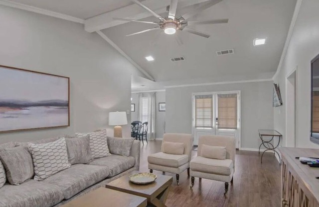 Beautiful Home off Historic Highland Rd!