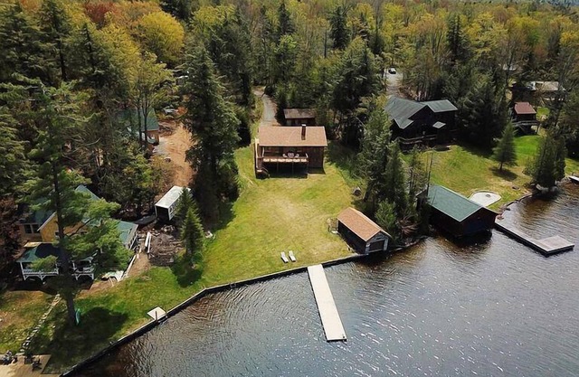 Schönes Haus am 4. See mit herrlichem Blick auf den See und eigenem Dock