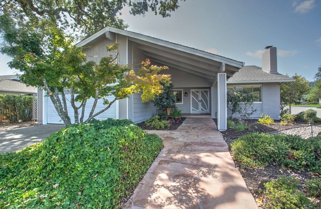 Beautiful home on the golf course in 55+ community close to wineries