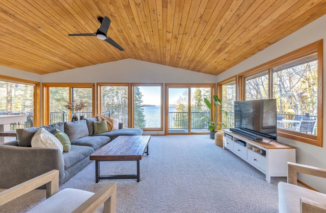 Beautiful home on Lake Pokegama!