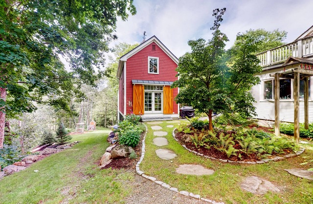 Beautiful home right in town with private hot tub, firepit & lovely grounds