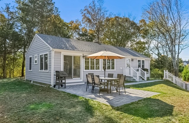 Beautiful home short walk to the beach, w/ outdoor shower, grill & central AC
