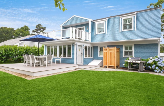 Beautiful Home - Short Walk to Private Beach / Central AC