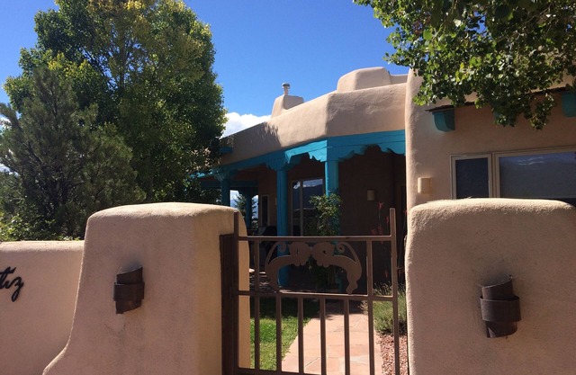 Schönes Haus, spektakuläre Aussicht, in der Nähe von Taos Center und Ski Valley, Whirlpool
