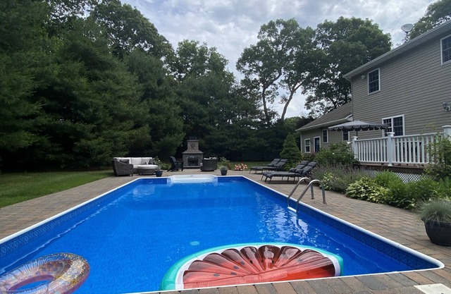 Beautiful home in Center Moriches- 10 miles from Westhampton Beach.