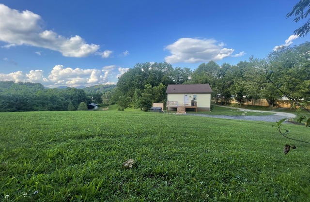 Beautiful home, walk into downtown, hot tub, dog friendly, Huge yard, fire pits.