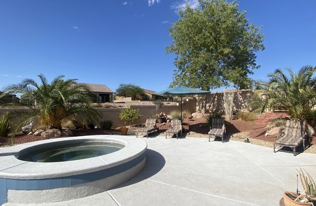 Beautiful home with pool/spa 5 minutes away from Laughlin casinos/river