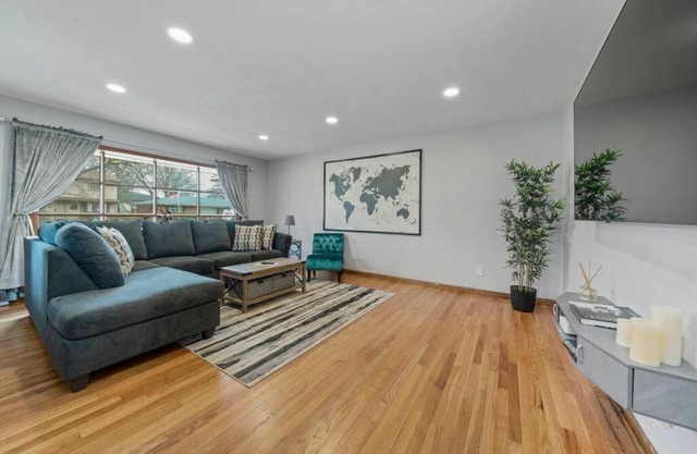 Beautiful home with 5 huge bedrooms